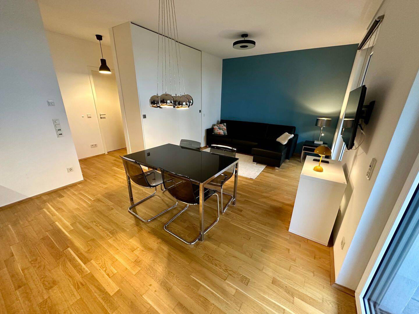 Wohnen auf Zeit: ALL-INC – Voll möblierte moderne und gepflegte 1,5-Zimmer-Wohnung mit großer Terrasse in Köln-Bayenthal, 50968 Köln (Rodenkirchen)