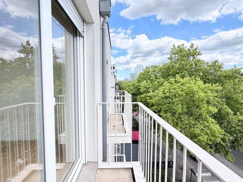 Helle 2-Zimmer-Wohnung mit Eibauküche und großzügiger Dachterrasse!, 60326 Frankfurt am Main (Gallus Griesheim)