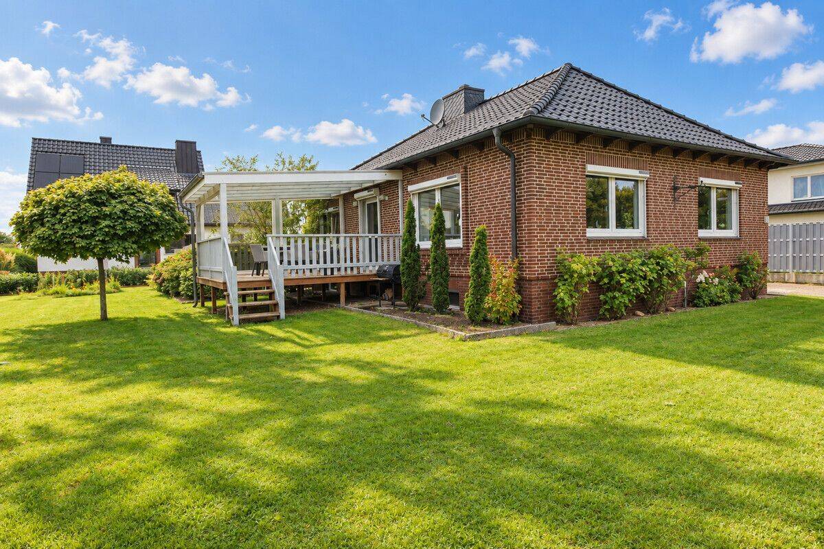 Charmanter Bungalow mit überdachter Terrasse, Vollkeller, Gartenanlage & Garage in sehr gutem Zustand, 27639 Wurster Nordseeküste