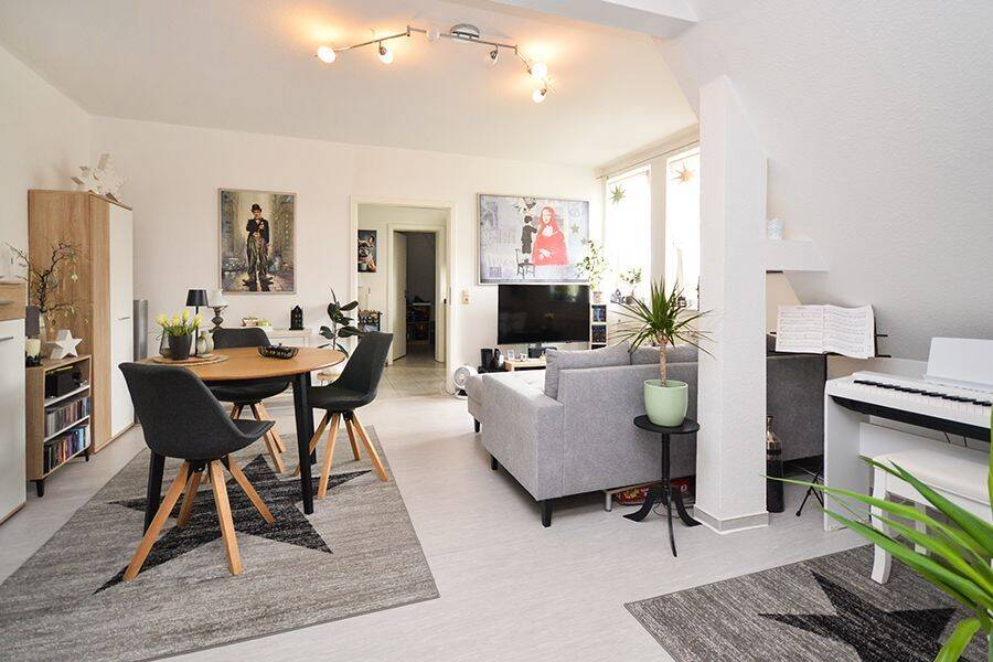 Schöne 2-Zimmer-Dachgeschosswohnung in guter Lage!, 6493 Ballenstedt