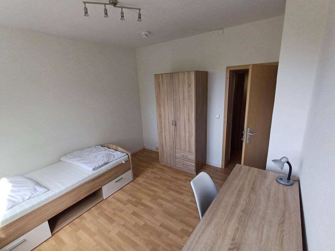 Charmante 3-Raum-Wohnung – WG geeignet, vollständig möbliert, 6122 Halle (Saale) (Nietleben Nördliche Neustadt Saaleaue)