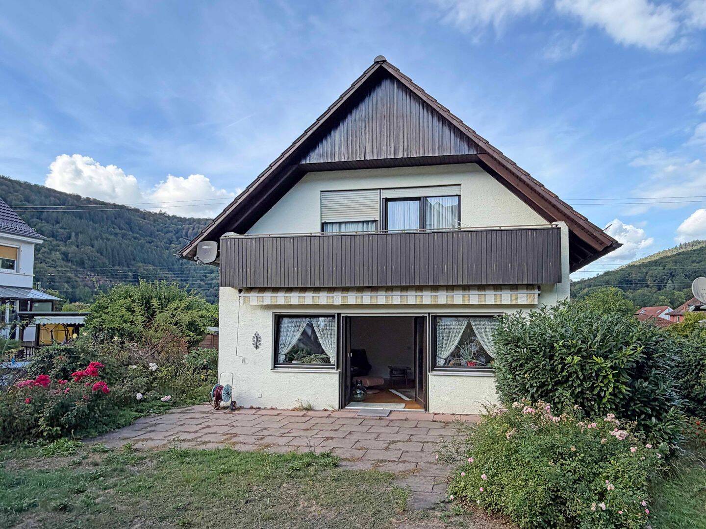 Freistehendes Einfamilienhaus mit sonnigem Garten in gefragter Lage von Neckargemünd, 69151 Neckargemünd
