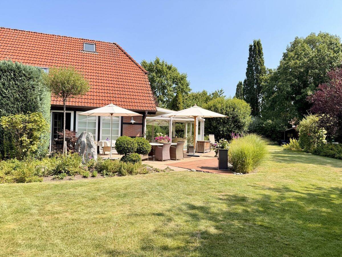 Isernhagen H.B. | Großzügiges Landhaus auf idyllischem 1.604 m² Gartengrundstück, 30916 Isernhagen