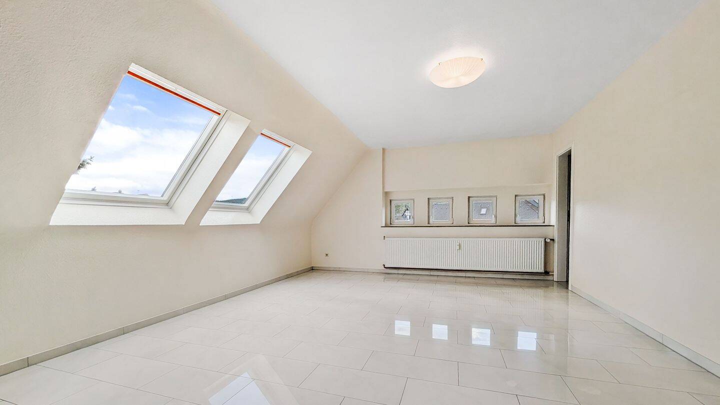 Attraktive 3 – Zimmer – Dachgeschosswohnung im Herzen von Bad Laasphe, 57334 Bad Laasphe