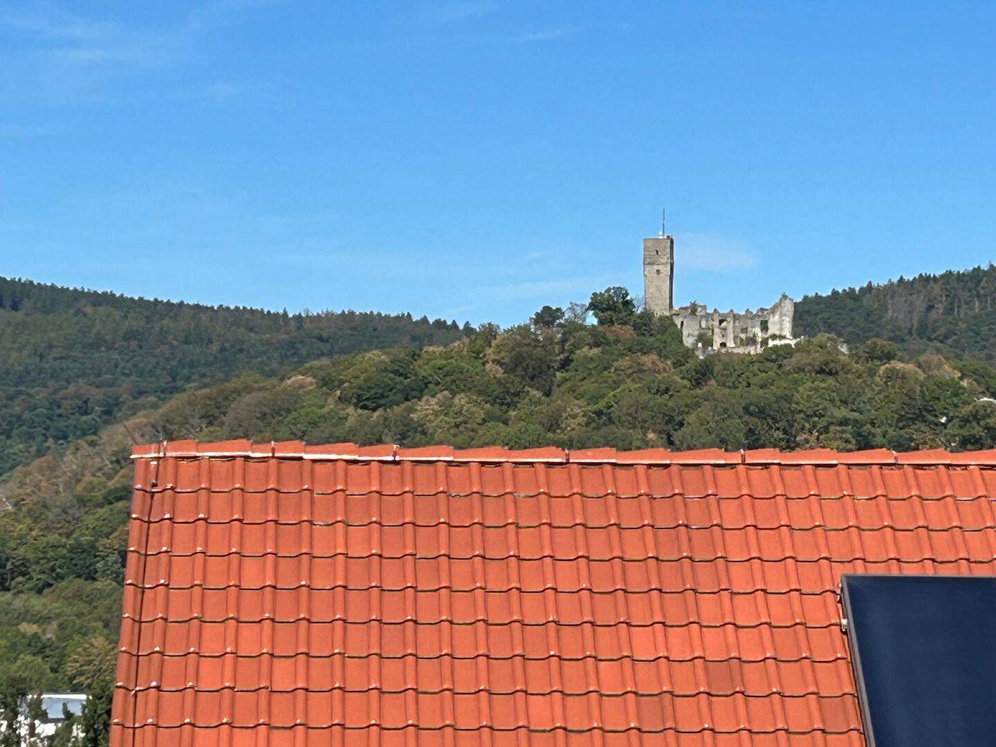 Einzigartiger Burgblick, charmanter Garten und großer Hobbyraum, 61462 Königstein im Taunus