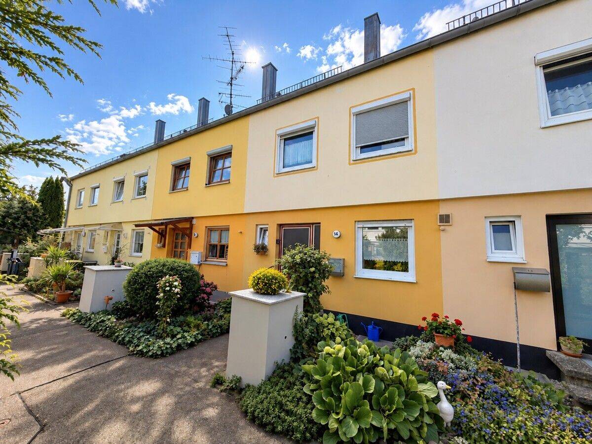 Gepflegtes Reihenmittelhaus mit Garten und Einzelgarage in Friedberg-Wulfertshausen, 86316 Friedberg