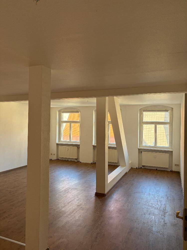Urbanes Wohnen im geschichtsträchtigen Einzeldenkmal Großzügige 3-Zimmer-Wohnung im 3.OG mit Aufzugskomfort in Freibergs Top-Lage, 9599 Freiberg