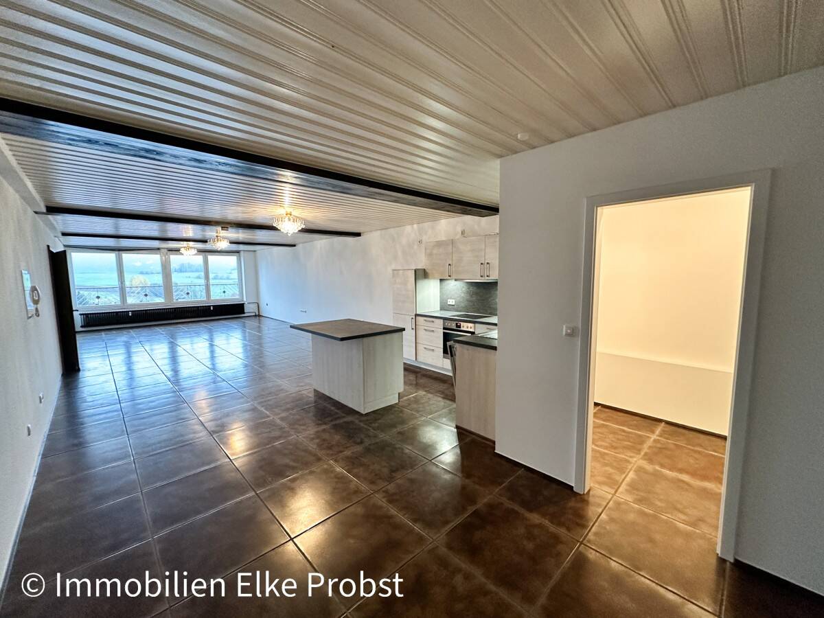 Großzügige Wohnung mit Balkon und Weitblick über Waldmünchen, 93449 Waldmünchen