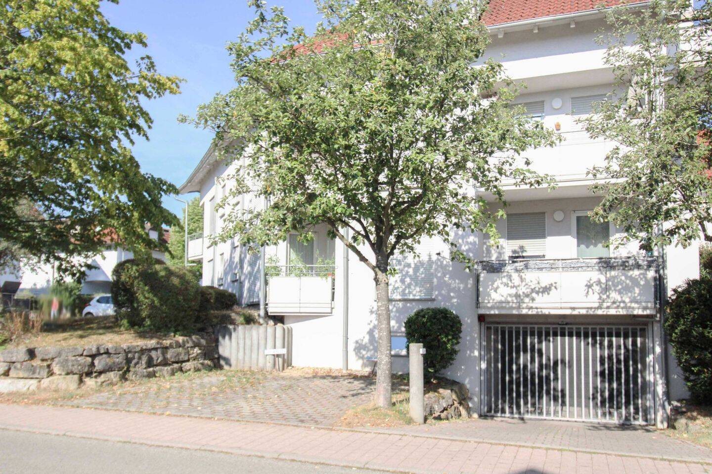Chance für Handwerker und Investoren: 3-Zi.-EG-Wohnung mit Terrasse – Sanierungsbedarf, 71126 Gäufelden