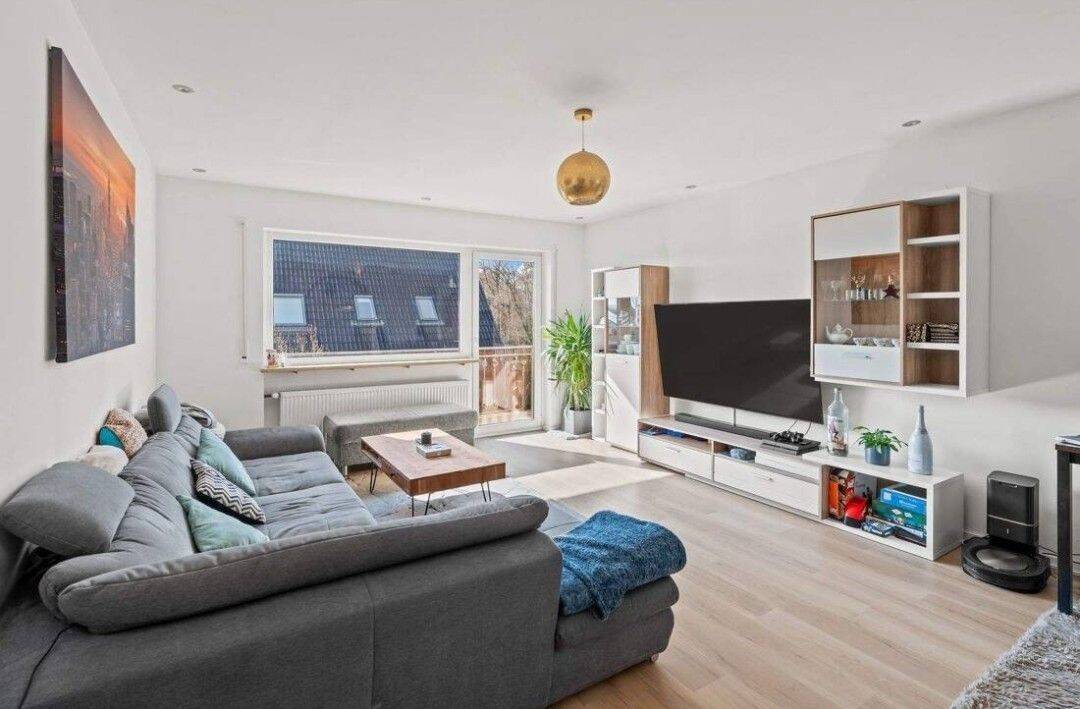 Renovierte 3,5-Zimmer-Wohnung in Nürnberg-Gebersdorf | Balkon | Stellplatz | ruhig und zentral, 90449 Nürnberg (Gebersdorf Neuröthenbach Röthenbach bei Schweinau)
