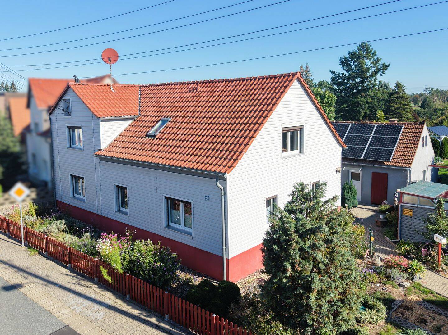 Charmantes Einfamilienhaus mit vielen Extras und wunderschönem Garten in Bobersen, 1619 Zeithain