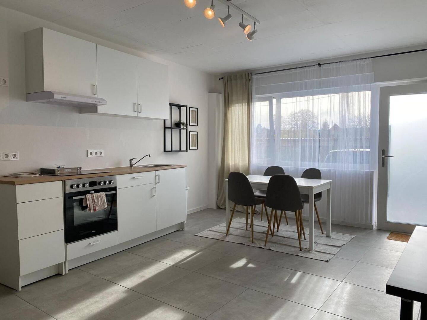 Moderne 1-Zimmer-Wohnung mit Pantryküche, 91189 Rohr