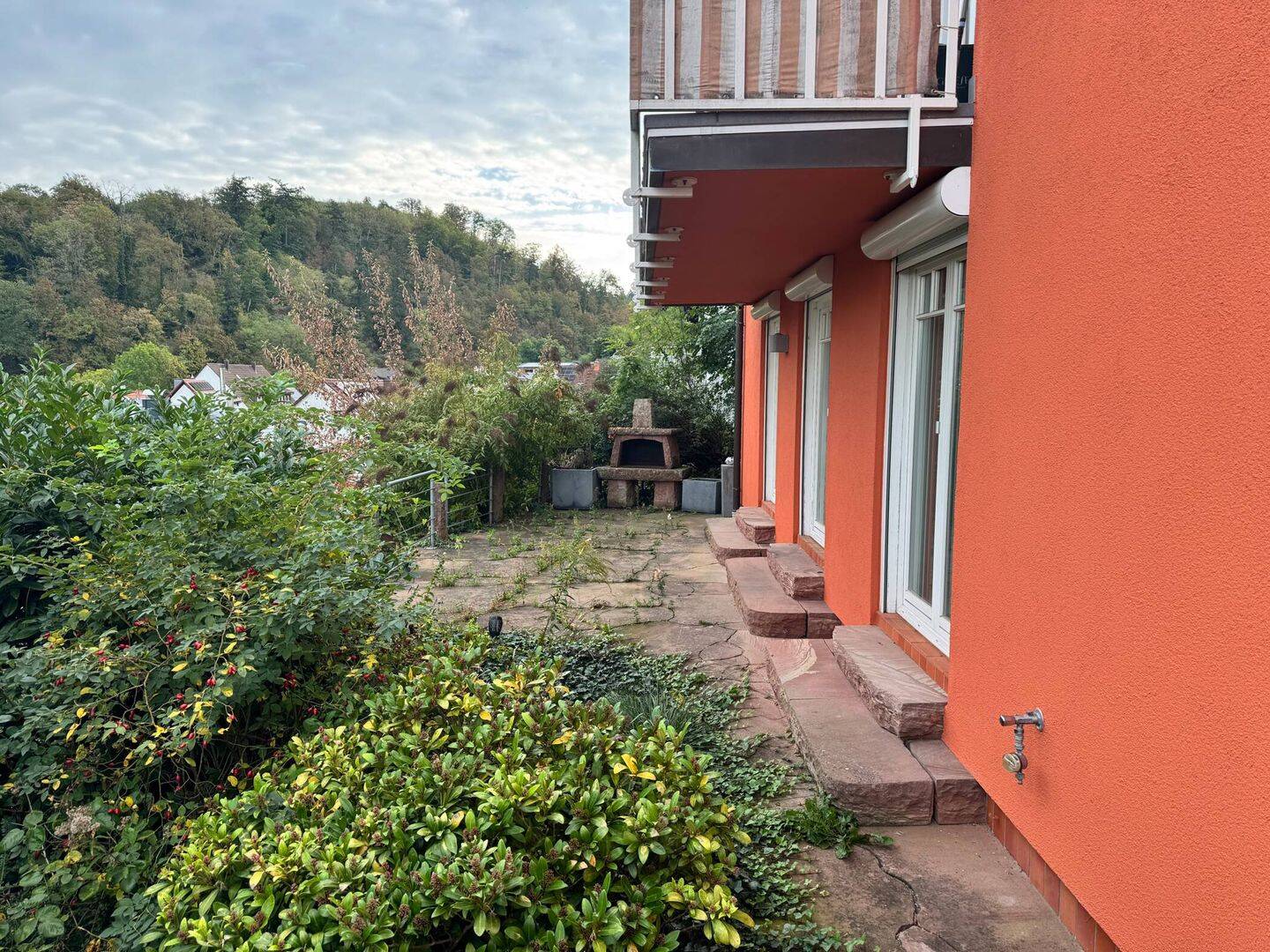 Schöne großzügige Erdgeschosswohnung mit Einbauküche in Weinheim, 69469 Weinheim