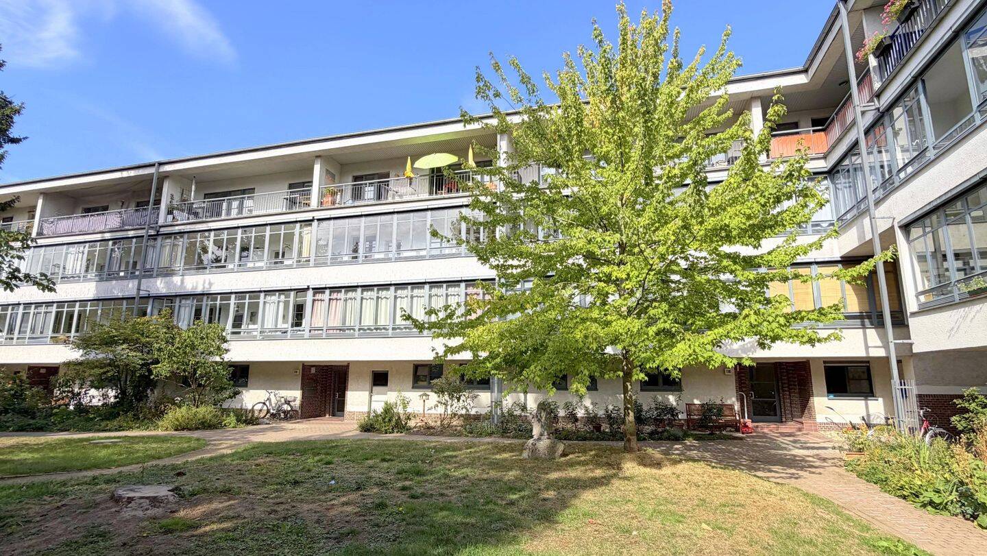 Frankfurt, Dornbusch: Charmante 3-Zi.-Wohnung mit Wintergarten & Mansardenzimmer – ab sofort, 60320 Frankfurt am Main