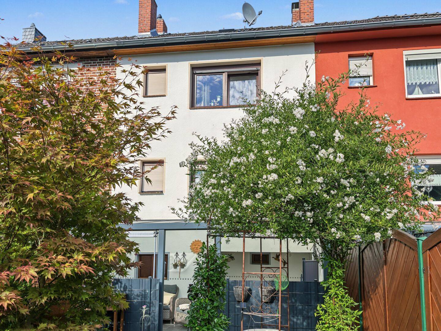 Gemütliches Reihenmittelhaus in Duisburg-Beeckerwerth mit eigener Oase – Denkmalschutz (Fassade), 47139 Duisburg (Beeck Beeckerwerth Untermeiderich)