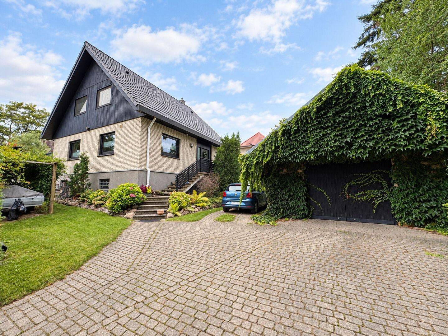 Einziehen & Wohlfühlen – gepflegtes Einfamilienhaus mit Garten, Pool und Garage, 12683 Berlin (Marzahn-Hellersdorf Biesdorf Kleingartenanlage Biesenhorst 1)