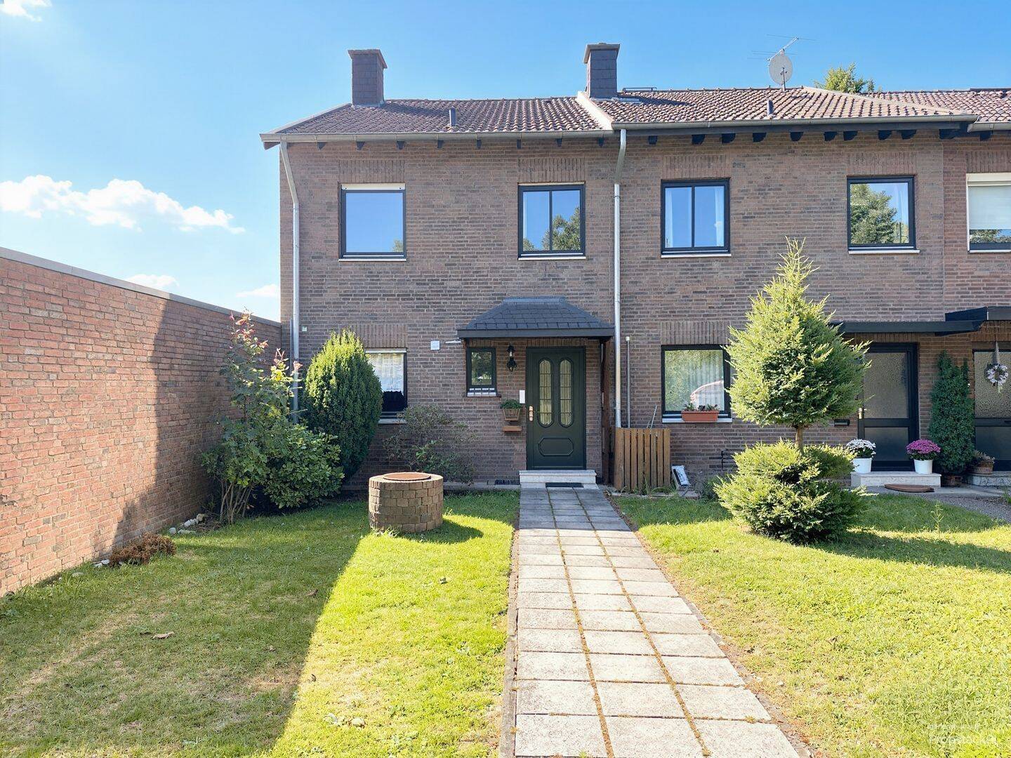 Reihenendhaus mit Einzelgarage in beliebter Wohnlage, 41470 Neuss