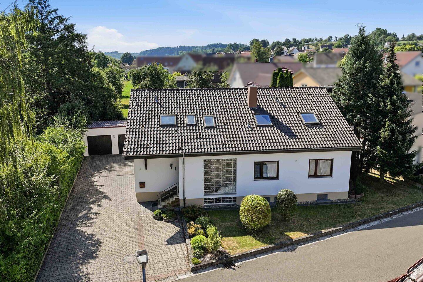 Ankommen! Gemütliche 4,5-Zimmer Dachgeschosswohnung mit Garage in ruhiger Wohnlage, 88487 Mietingen