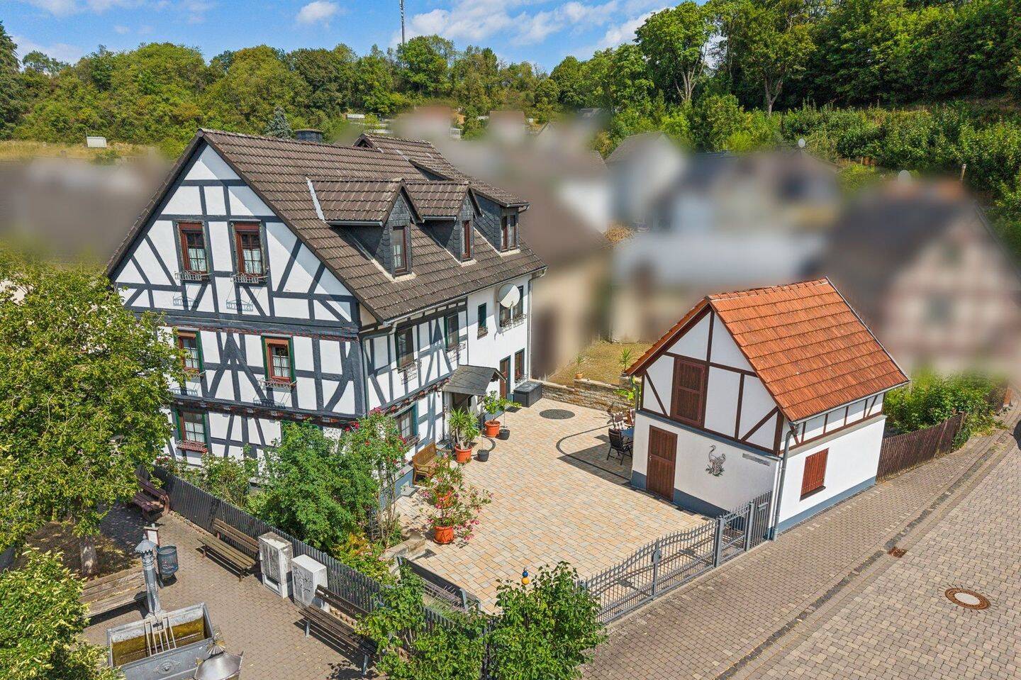 Teil der Historie von Braunfels – großzügiges und modernes Einfamilienhaus, 35619 Braunfels