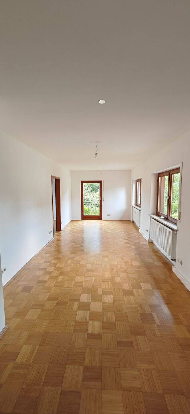 Helle 3-Zimmer-Wohnung mit Balkon, Einbauküche und Tageslichtbad – zentrumsnah in Kirchseeon, 85614 Kirchseeon