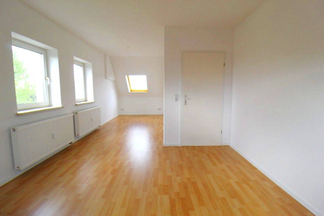 Renovierte Zweizimmer-Wohnung im Grünen, 9322 Penig
