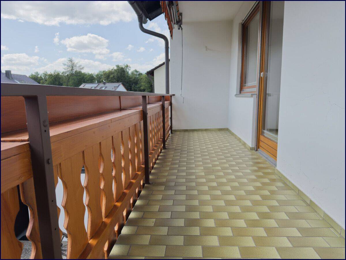 Renovierte 4-Zi-Wohnung mit Südbalkon und Einbauküche – ideal für Pendler nach München und Augsburg, 82285 Hattenhofen