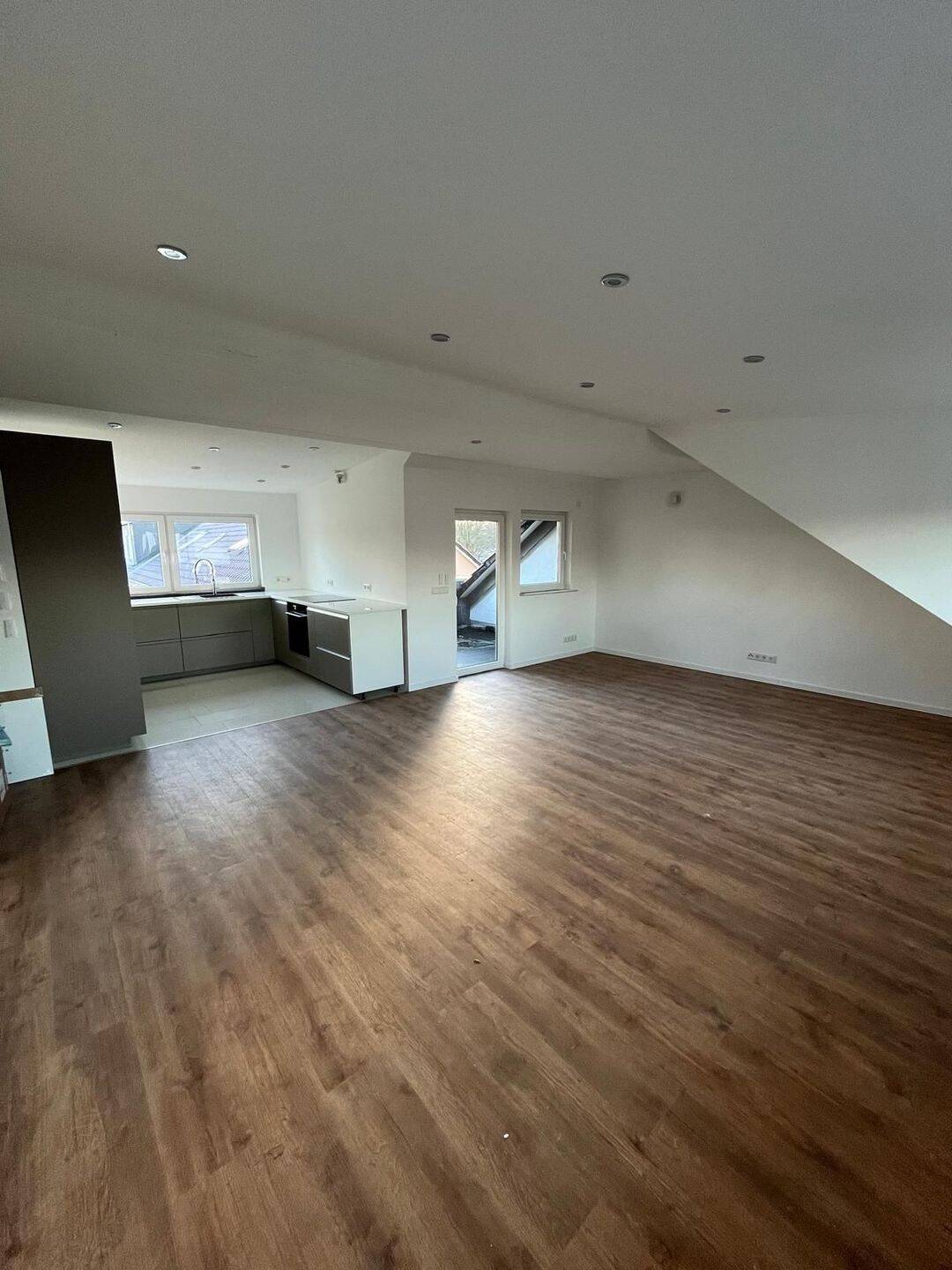Mit Traumküche & Stil: frisch sanierte Dachgeschosswohnung, 44309 Dortmund (Asseln Brackel Neuasseln)