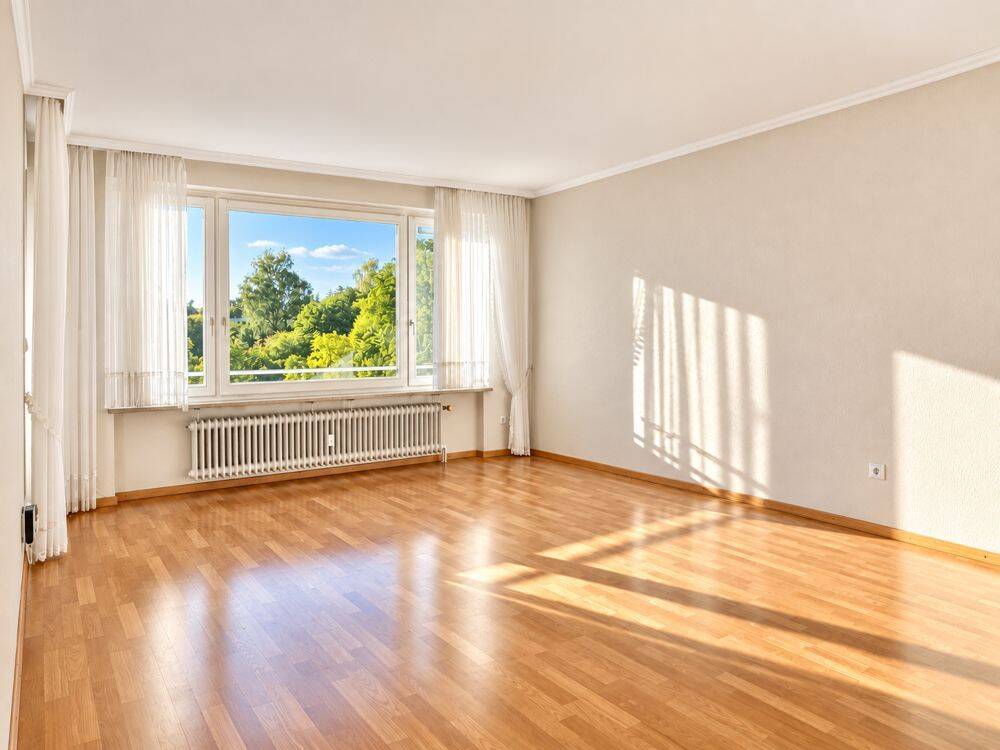 Sonnige 3-Zimmerwohnung mit zwei Balkonen und Tiefgaragenstellplatz in bester Lage von Poppenbüttel, 22399 Hamburg (Wandsbek Hummelsbüttel Lemsahl-Mellingstedt Poppenbüttel)