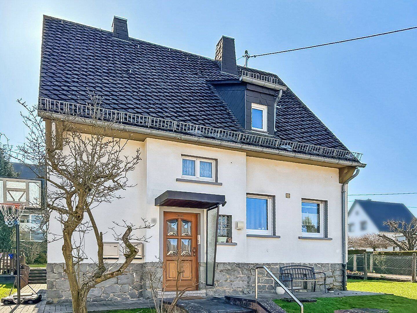 Sofort verfügbare Dachgeschosswohnung mit einer Menge Potential zur Gestaltung in Montabaur, 56410 Montabaur