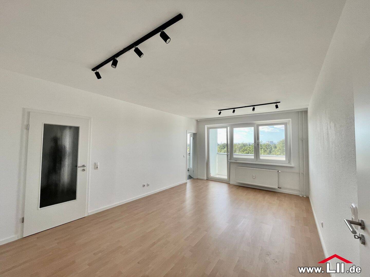 F-Hausen: neuwertige 3-Zimmer-Wohnung mit Taunusblick, 60488 Frankfurt am Main (Hausen Praunheim Rödelheim)