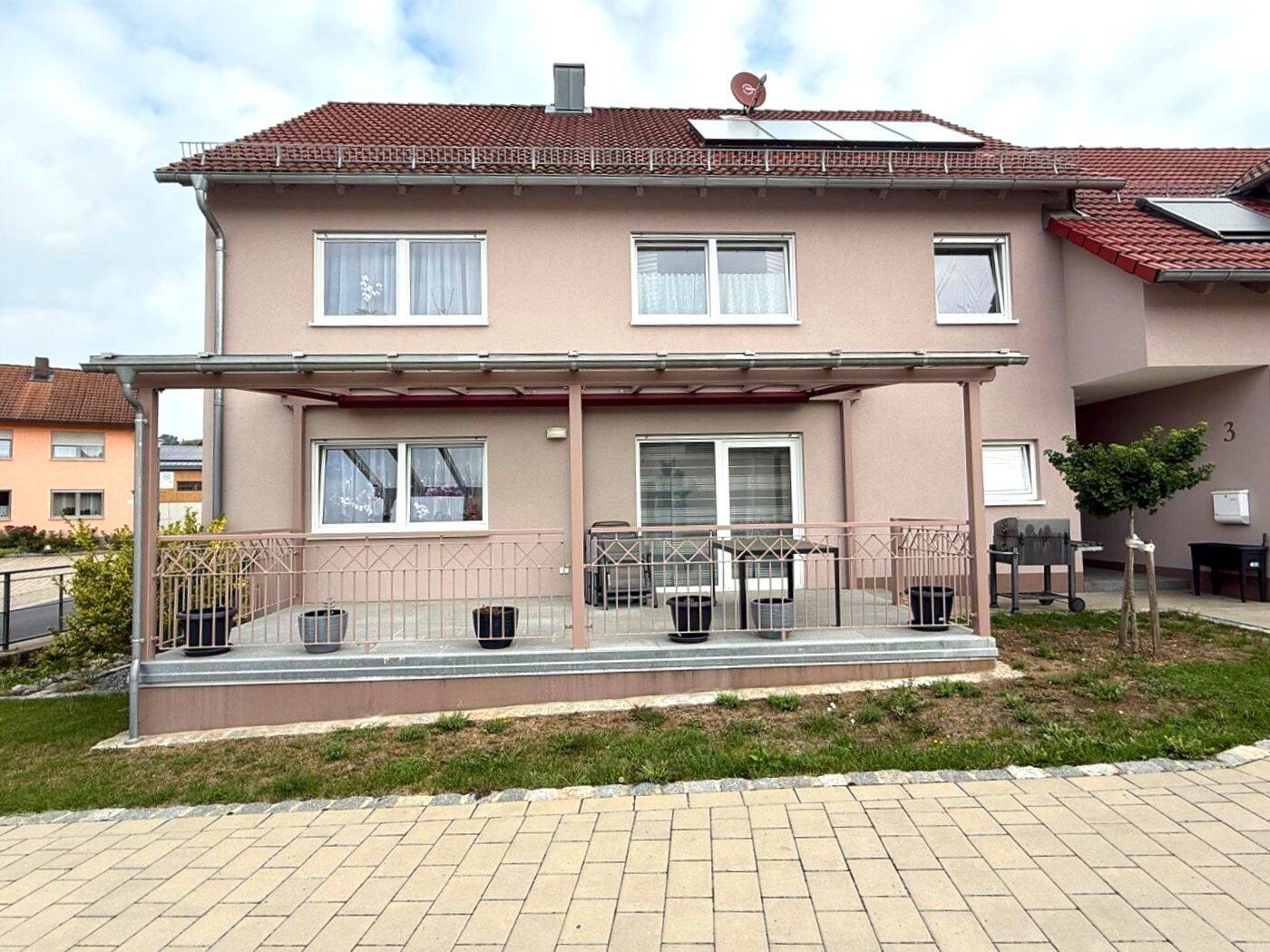 Neuwertig! Top saniertes Einfamilienhaus in Unterwiesenacker bei Velburg, 92355 Velburg