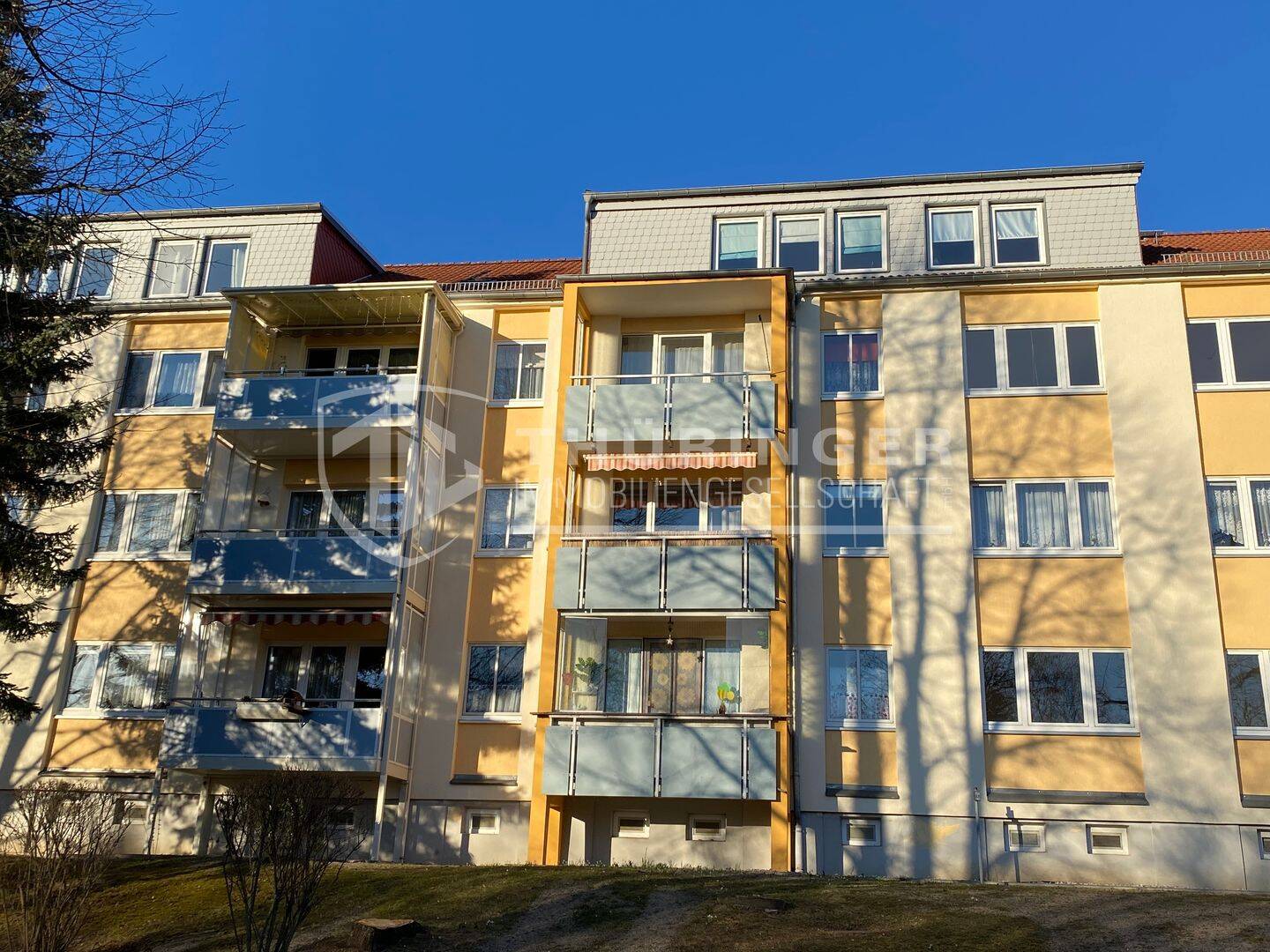 *** Erfrischende Dachgeschosswohnung mit EBK in herrlicher Lage ***, 7548 Gera