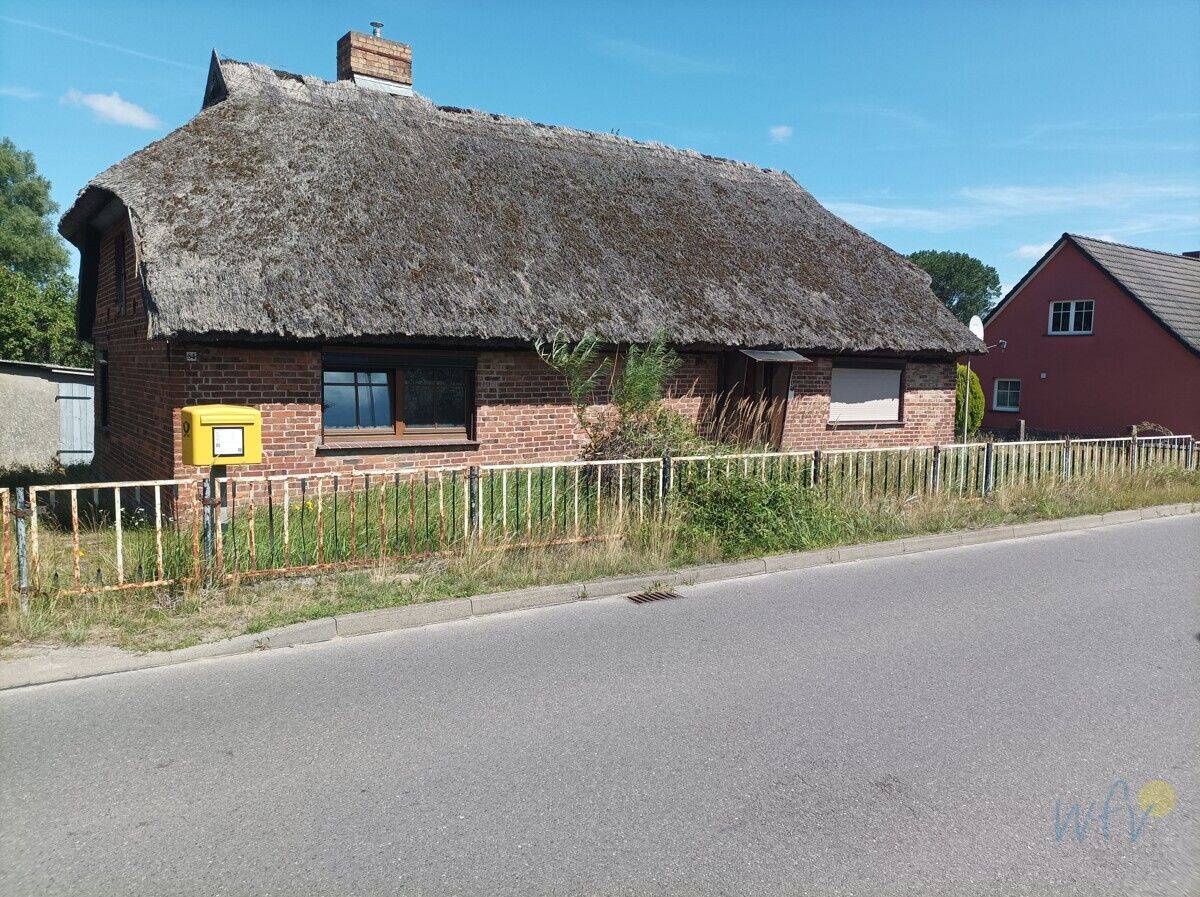 Reetdachhaus im Dornröschenschlaf, 18528 Sehlen