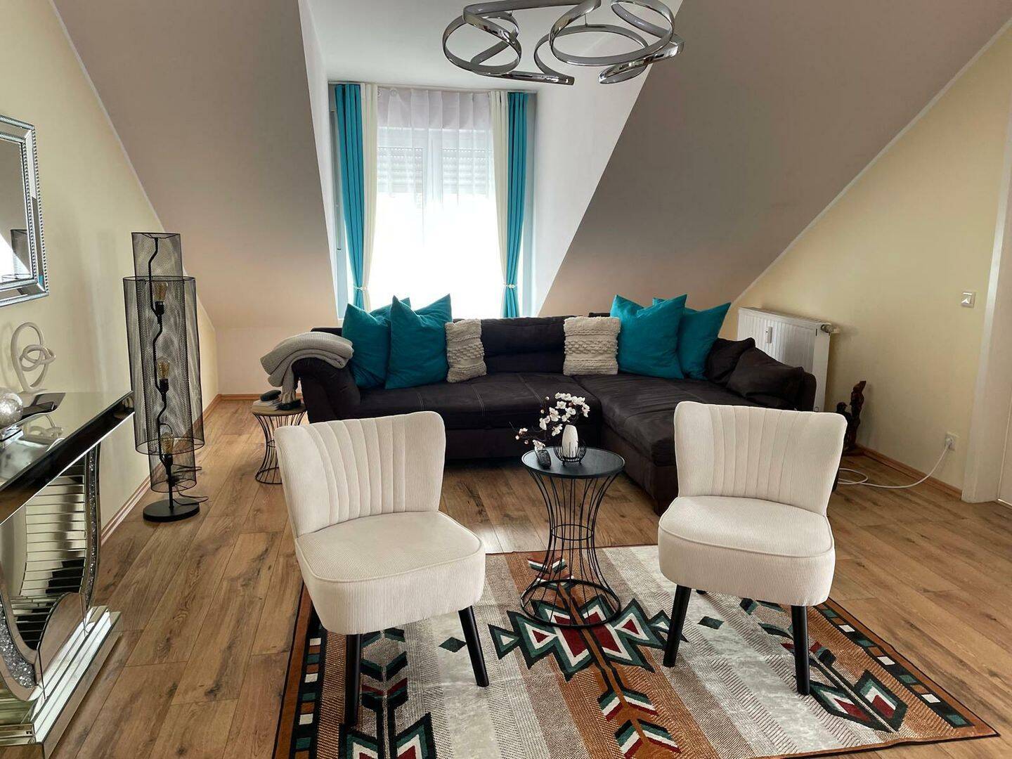 Charmante und gepflegte 4-Zimmer-Dachgeschosswohnung in ruhiger Lage, 85120 Hepberg