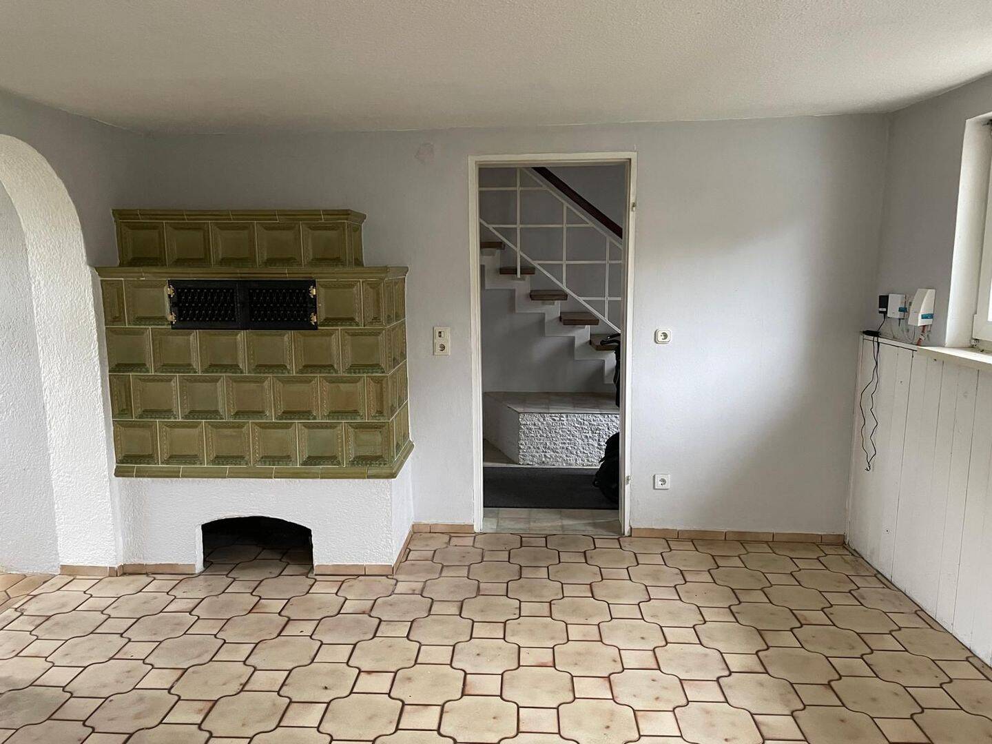 Charmantes, renovierungsbedürftiges Einfamilienhaus mit Garten und Ausbaupotenzial im Nebengebäude, 91090 Effeltrich