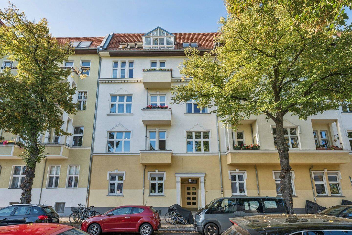 Helle Altbauwohnung mit Südost-Balkon und praktischem Grundriss, 12105 Berlin (Tempelhof-Schöneberg Mariendorf Schöneberg Tempelhof)