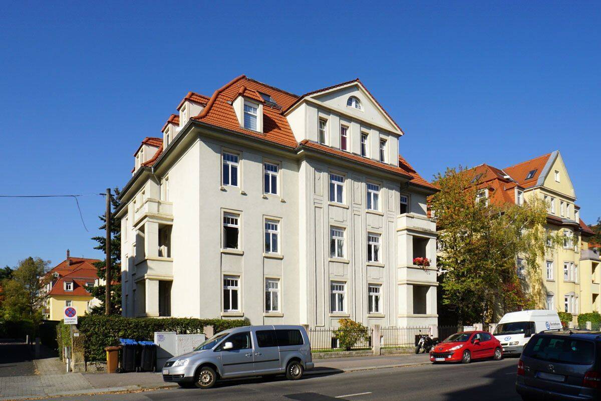 Striesen: Mansardgeschoss + Wanne + EBK mgl.*, 1277 Dresden