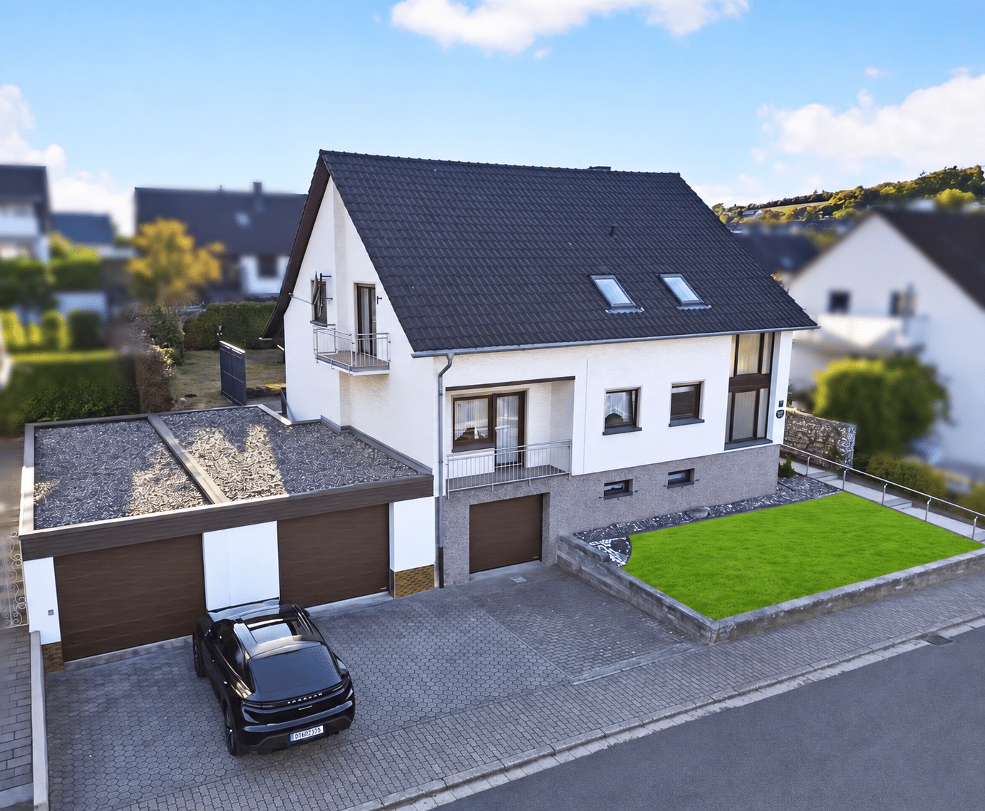 Freistehendes Ein-Zweifamilienhaus mit Garagen, mehreren Stellplätzen, Garten und herrlichem Ausblick, 66802 Überherrn