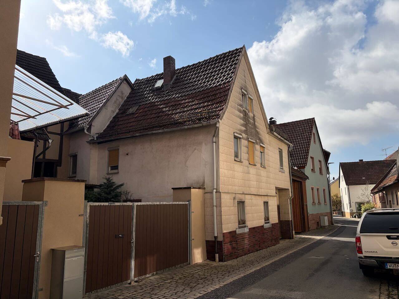 schnuckeliges Schnäppchenhaus sucht Handwerker: Haus mit Hof und Garage, 97277 Neubrunn