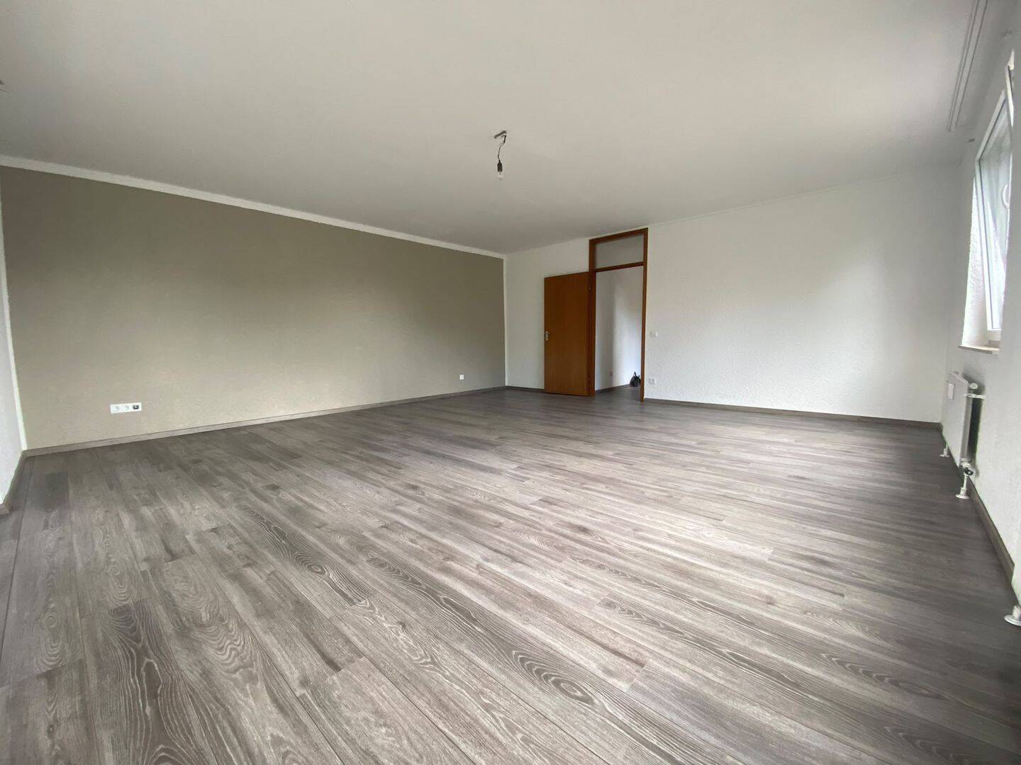Moderne 2-Zimmer-Wohnung mit Balkon, Tiefgarage & Aufzug, 42275 Wuppertal (Barmen)
