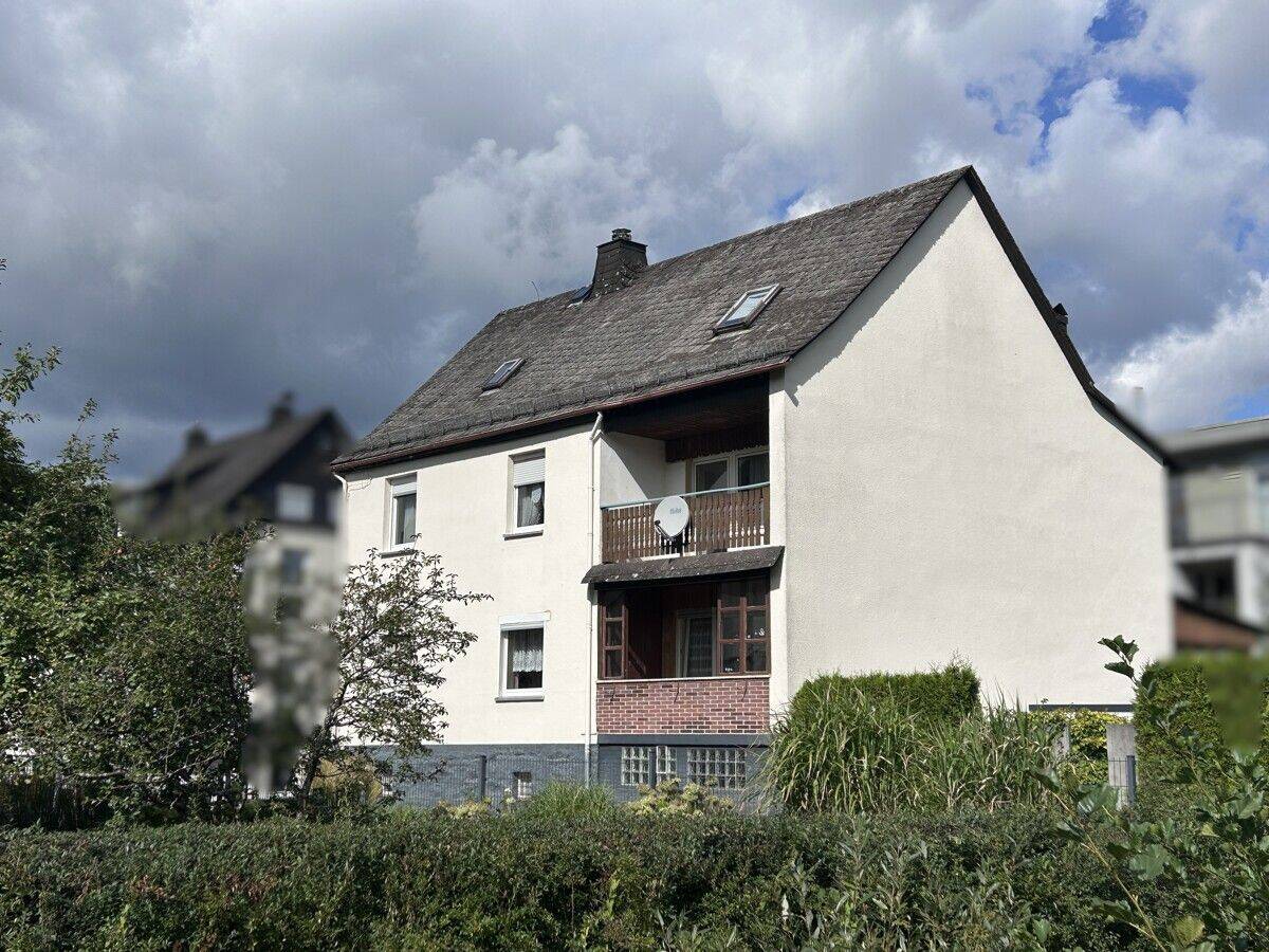 Eibelshausen: großes Wohnhaus in Ortsrandlage, 35713 Eschenburg