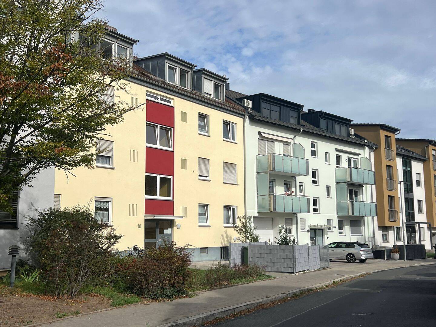 Großzügiges, lichtdurchflutetes Single-Apartment mit Außenstellplatz, 90766 Fürth (Eigenes Heim Hardhöhe Unterfarrnbach Weststadt)