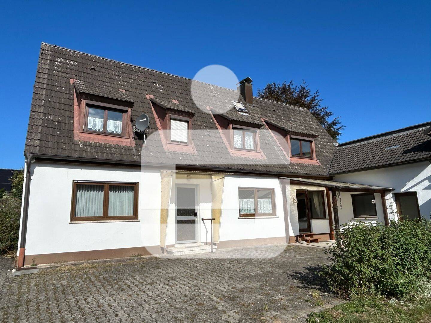 Siedlerhaus mit großem Grundstück und Nebengebäude…Wohnhaus in Heroldsberg in zentraler Ortslage, 90562 Heroldsberg