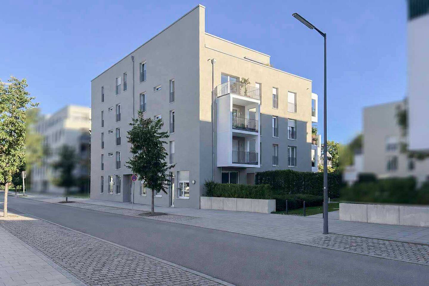 Sofort bezugsfrei: Neuwertige 2-Zimmer-Wohnung mit überdachtem Balkon plus Garagenstellplatz!, 80807 München (Milbertshofen-Am Hart Schwabing-Freimann)