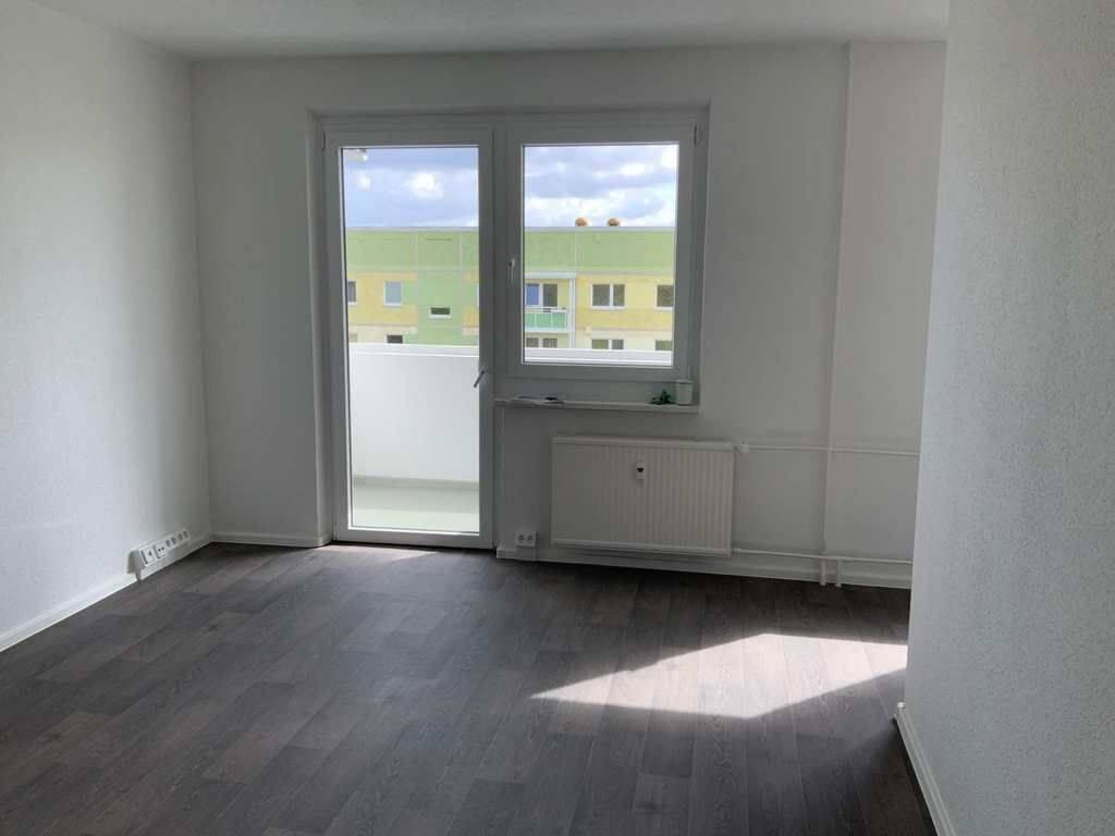 Studenten aufgepasst: Kurzfristig beziehbare 1-Raumwohnung mit Balkon, 4209 Leipzig (Grünau-Mitte Grünau-Nord Grünau-Ost Schönau)