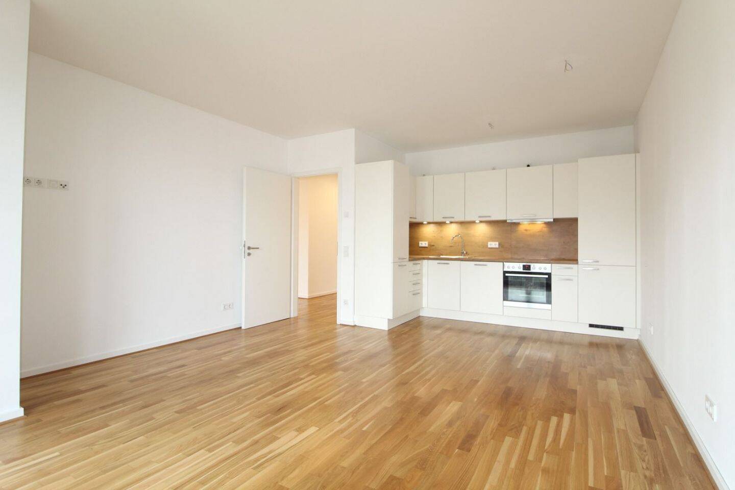 Großzügige 4 Zimmer mit offener Küche in ruhiger Lage! Einbauküche + 2 Bäder + sonniger Balkon!, 4129 Leipzig (Eutritzsch)