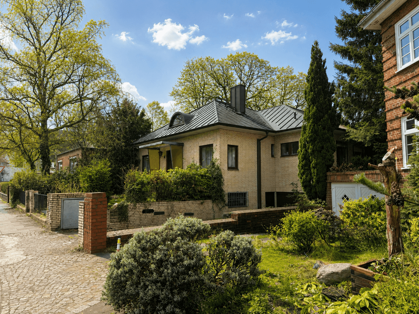 Seltene Bauchance direkt am Gehölz: Baugrundstück für Ein- bis Drei-Parteienhaus in Premiumlage, 22043 Hamburg (Wandsbek Jenfeld Marienthal Tonndorf)