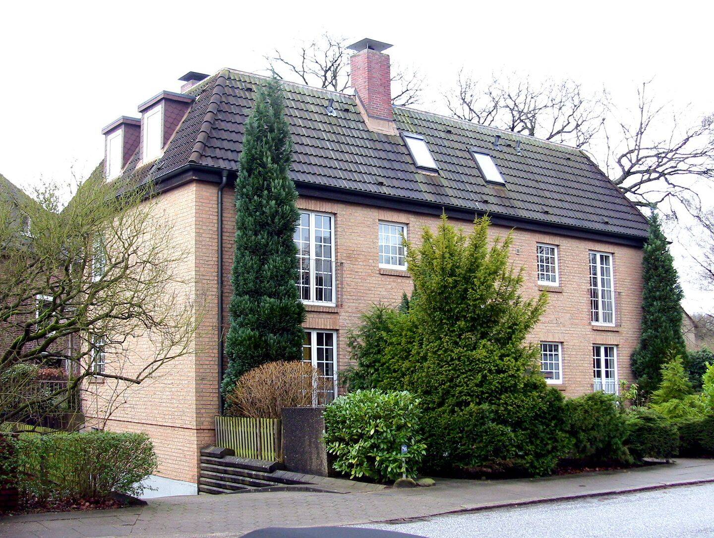 helle 2- bis 3-Zimmer-Erdgeschoßwohnung in Nienstedten, EBK, Kamin, zwei Südterrassen, Garten, Tiefgarage, 22609 Hamburg (Altona Groß Flottbek Nienstedten Osdorf Othmarschen)