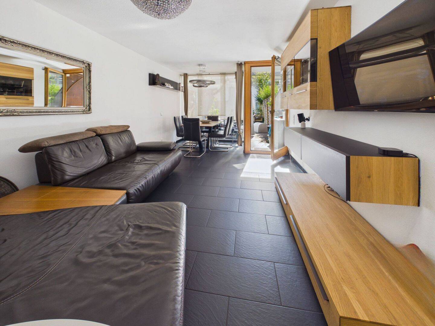 Charmantes Reihenmittelhaus mit Garten, vielseitigem Untergeschoss & direktem Tiefgaragenzugang, 83714 Miesbach