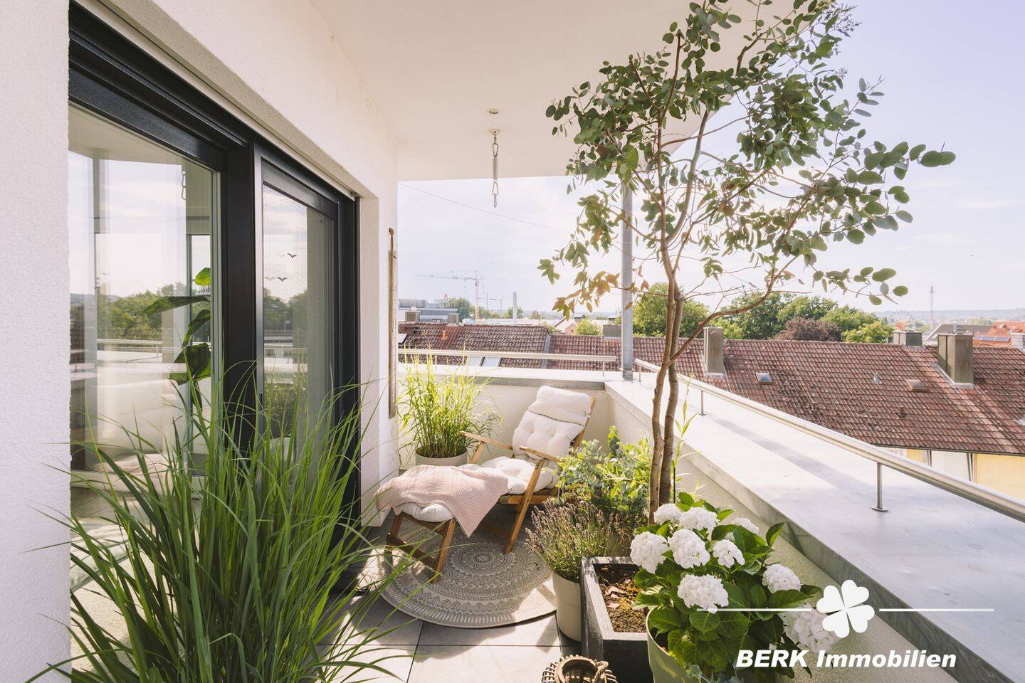 BERK Immobilien – Penthouse mit Weitblick und umlaufendem Balkon in Aschaffenburg, 63739 Aschaffenburg (Innenstadt Österreicher Kolonie)